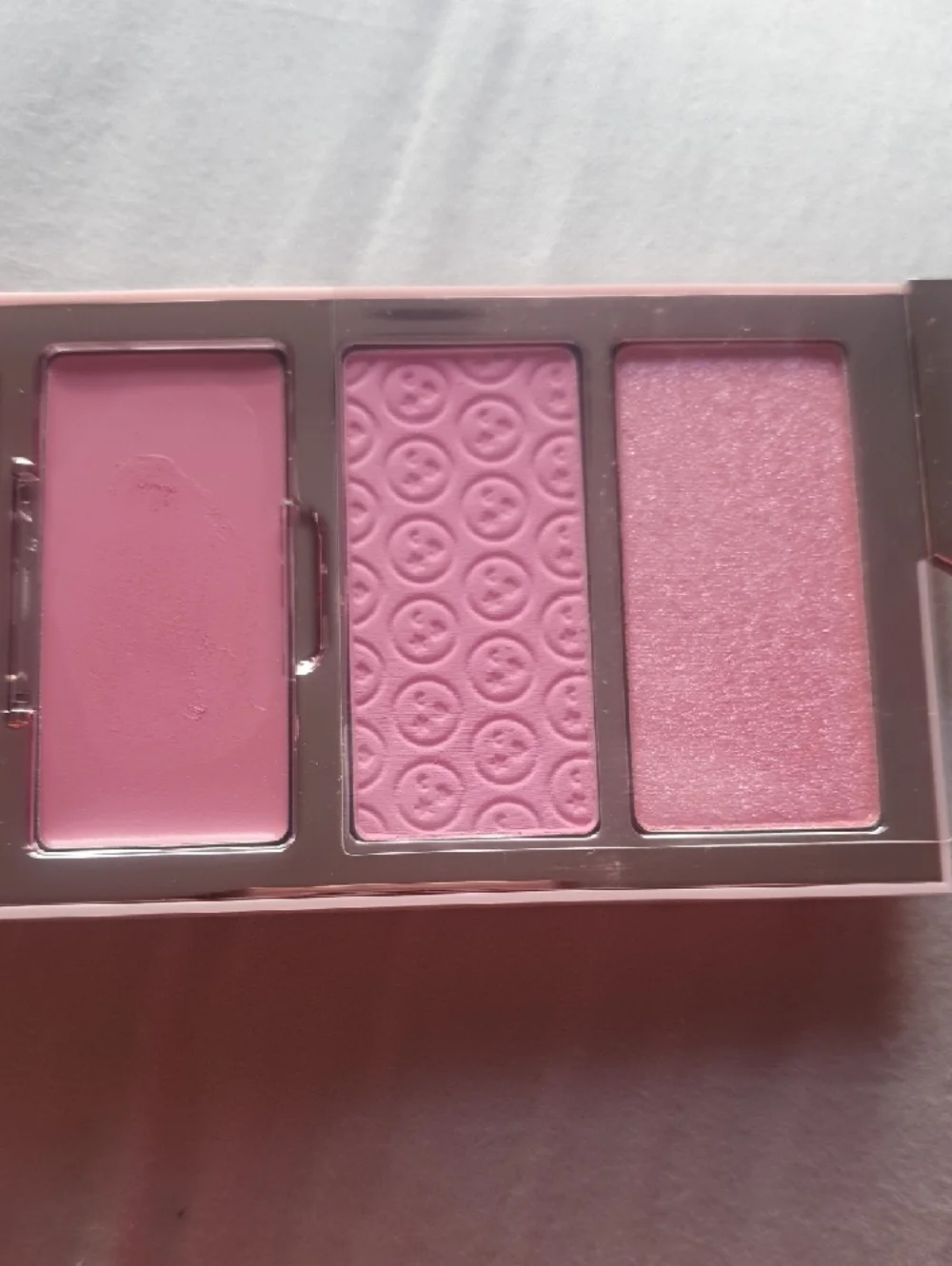 One/Size Cheek Clapper 3D Blush Trio Compact Case